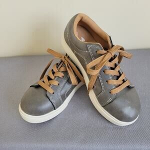 EUC Zoe & Zac Youth Size 4 Casual Shoes Sneakers Skid Resistant Gray Brown